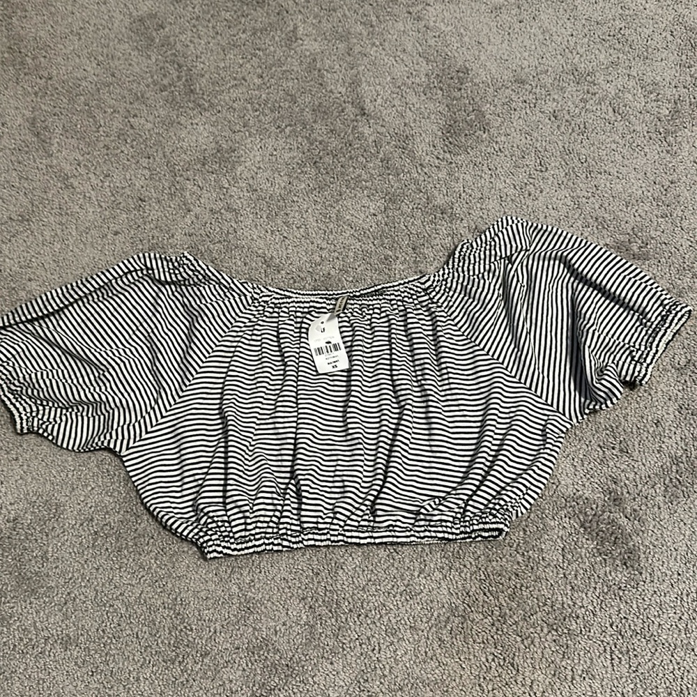 LF stores Emma & Sam crop top xs nwt